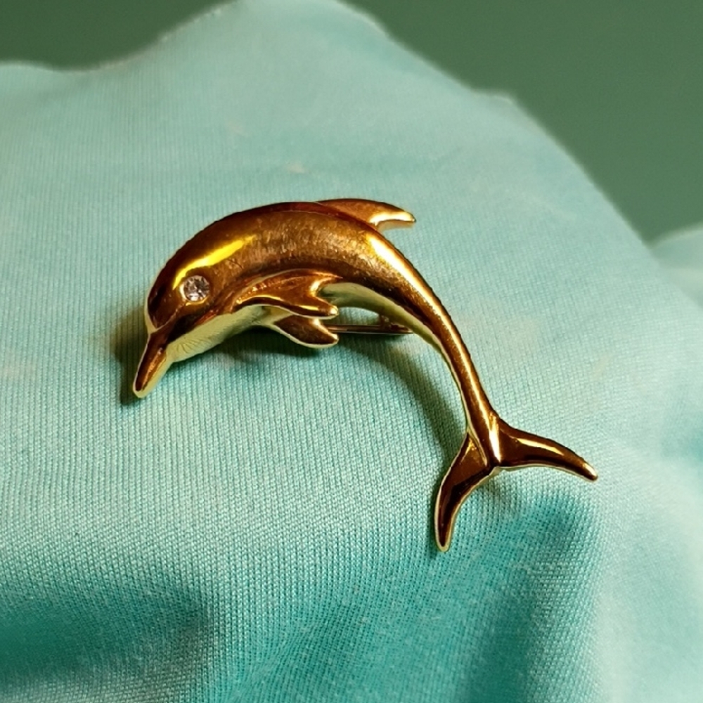 Elegant Gold Tone Metal Rhinestone Eye Dolphin Brooch